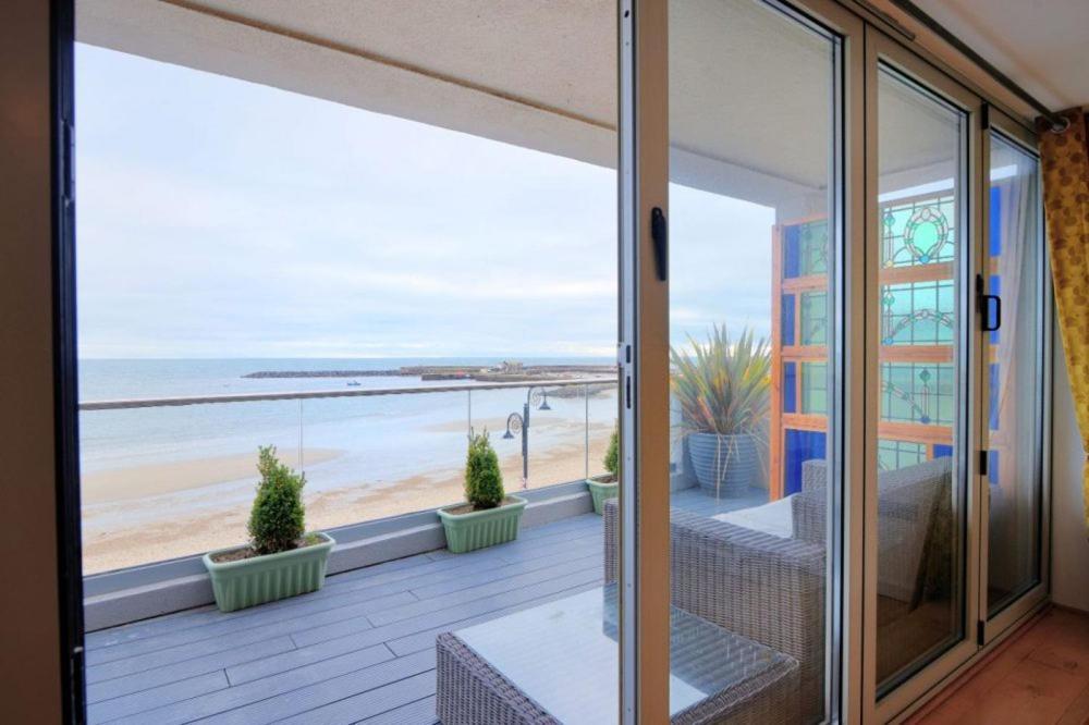 Largigi Offering Two Amazing Panoramic Sea Front Apartments Lyme Regis Esterno foto