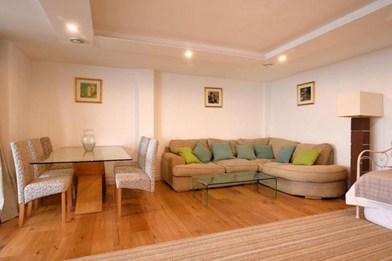 Largigi Offering Two Amazing Panoramic Sea Front Apartments Lyme Regis Esterno foto
