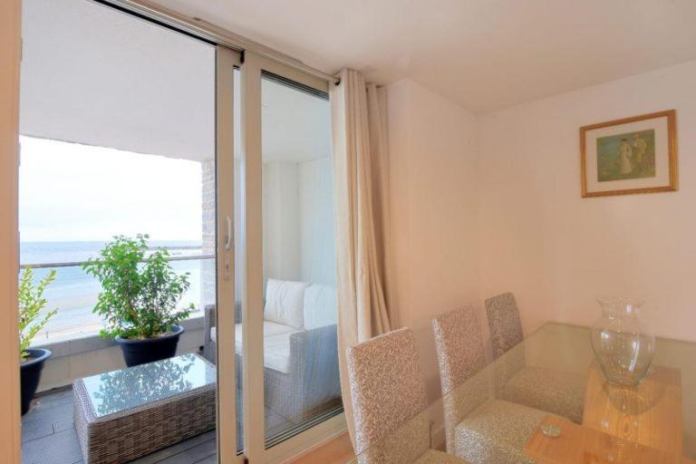 Largigi Offering Two Amazing Panoramic Sea Front Apartments Lyme Regis Esterno foto
