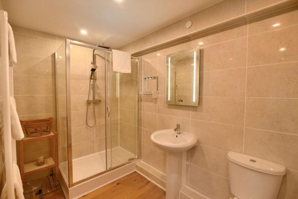 Largigi Offering Two Amazing Panoramic Sea Front Apartments Lyme Regis Esterno foto