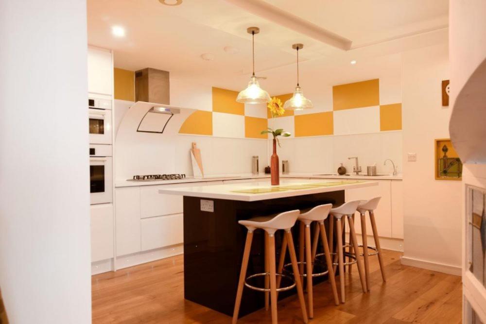 Largigi Offering Two Amazing Panoramic Sea Front Apartments Lyme Regis Esterno foto