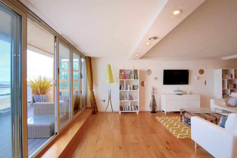 Largigi Offering Two Amazing Panoramic Sea Front Apartments Lyme Regis Esterno foto